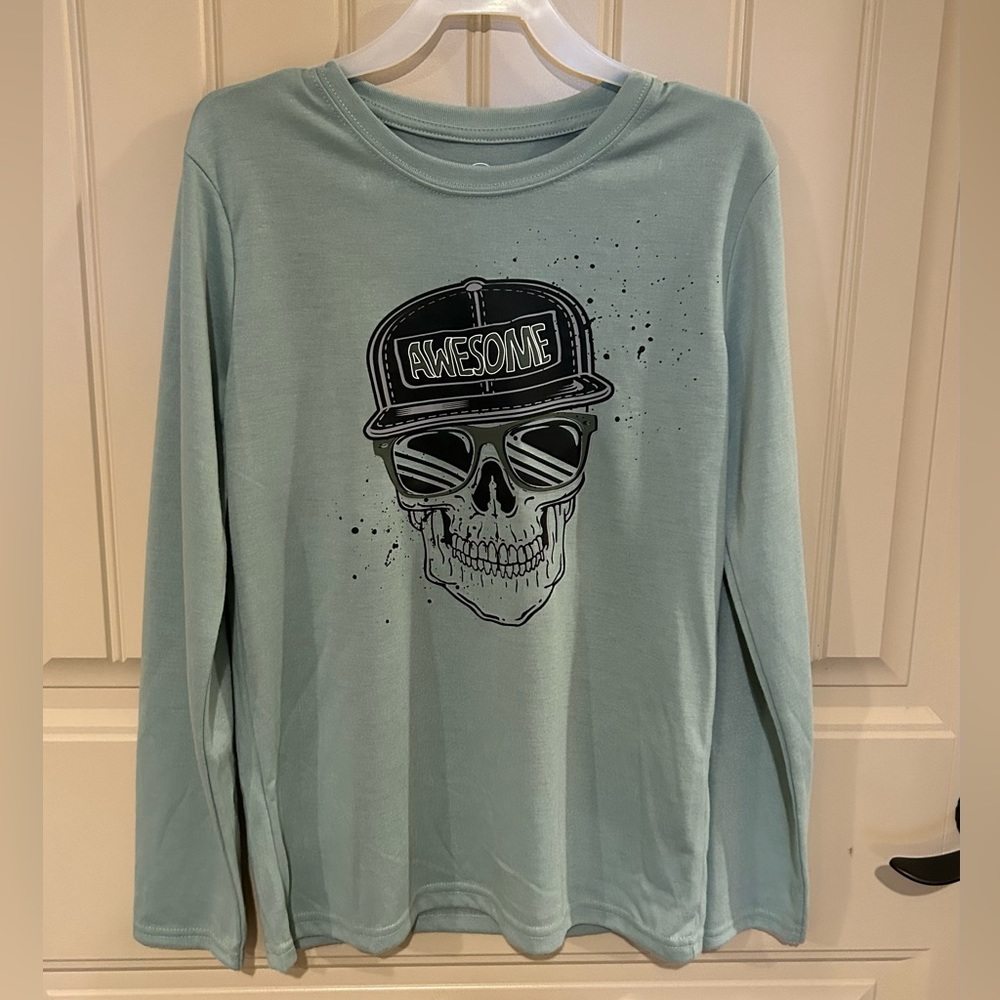 mint green long sleeve shirt with skull size boys 10-12 new without tags
